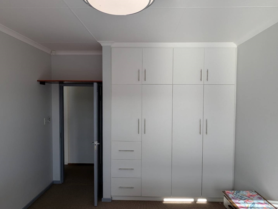 5 Bedroom Property for Sale in Fraaiuitsig Western Cape